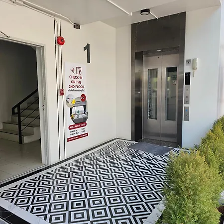 โรงแรมแอเรียเพลส สาทร